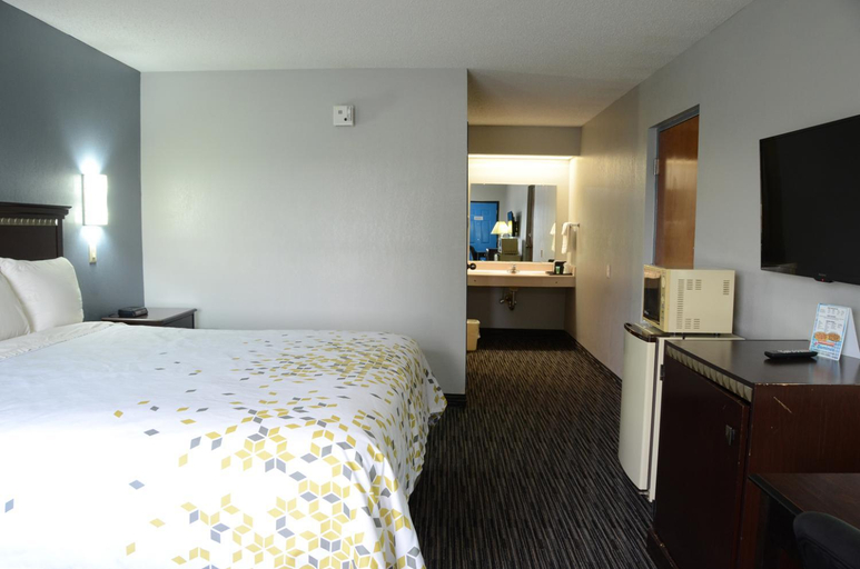Bedroom 2, Gateway Inn and Suites Clarksville, Montgomery