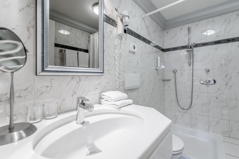 Bathroom 2, Hotel Wolf Dietrich, Salzburg