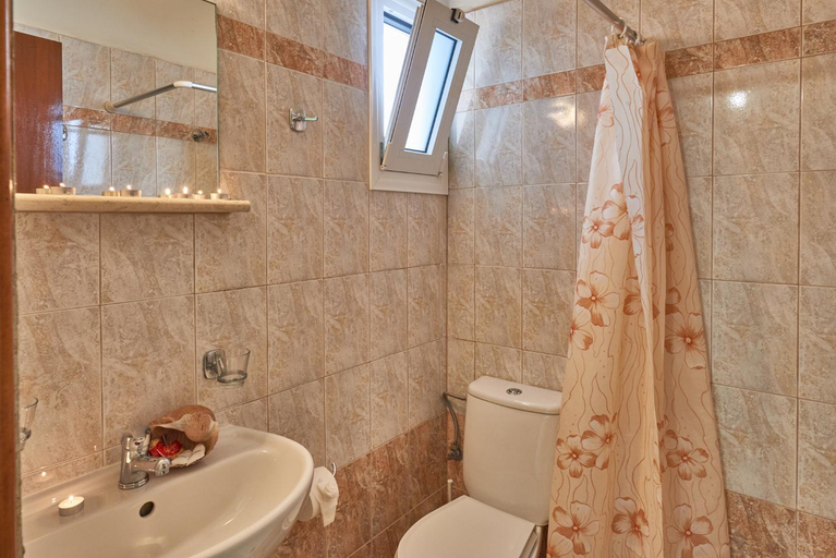 Bathroom, Corali Studios, Crete