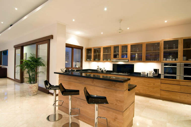 Dining Room 10