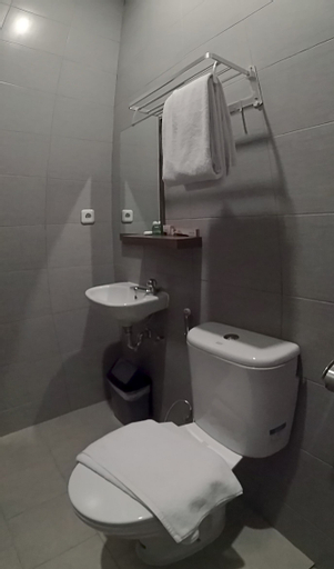 Bathroom 4