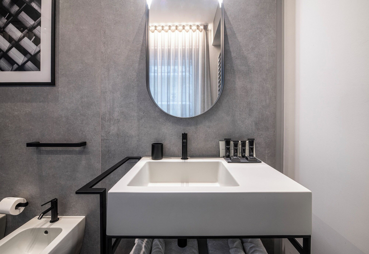 Bathroom 5, Zeta Rentals, Bari