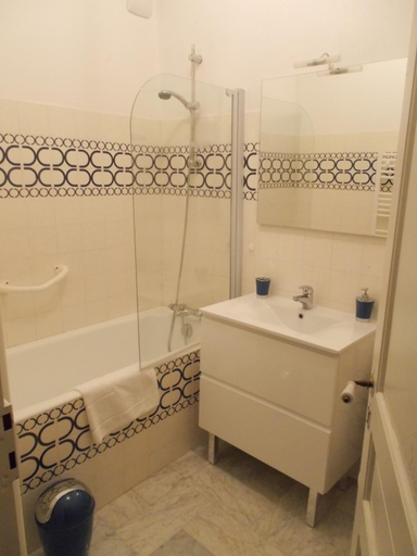 Bathroom 3, Les Chambres d'Eugenie, Landes