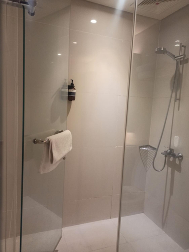 Bathroom 12