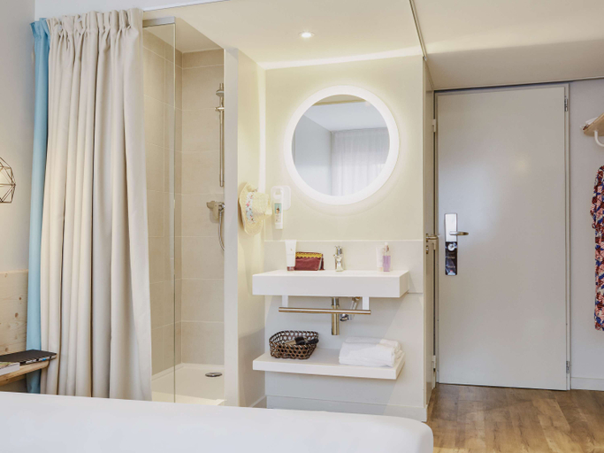 Bathroom 5, ibis Hyeres Plage Thalassa, Var