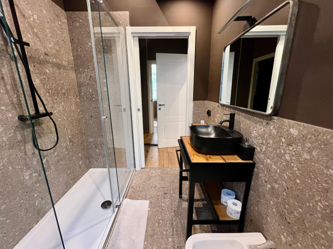 Bathroom 10