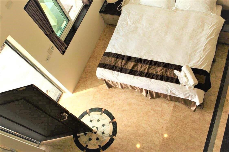 Bedroom, Palm Island., Yulin