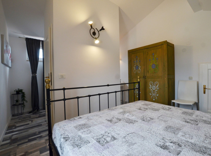 Bedroom 3, Calm Countryside Rovinj Manor With Pool, Rovinj