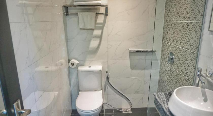 Bathroom 14