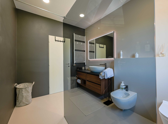 Bathroom 2, Modern and Stylish Rovinj Apartments With Terrace, Rovinj