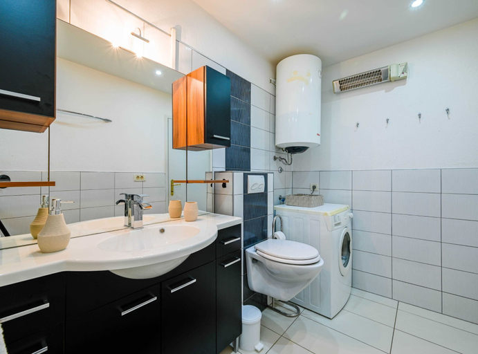 Bathroom 3, Classic and Smart Rovinj Apartment With Terrace, Rovinj