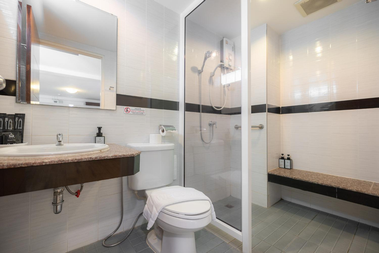 Bathroom 7