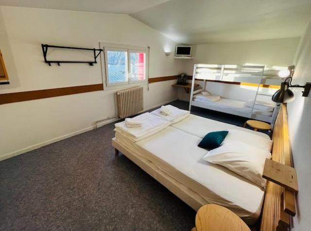 Bedroom 4, HOSTEL Les Bois Verts - Les Herbiers, Vendée