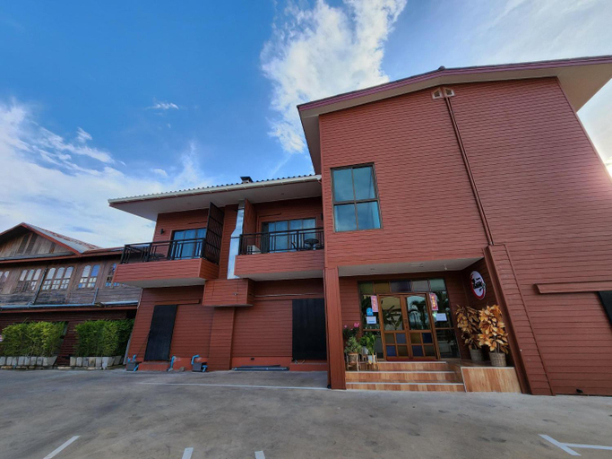 Exterior 11