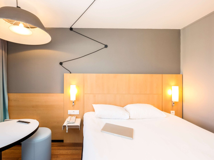 Bedroom 3, ibis Sisteron hotel, Alpes-de-Haute-Provence