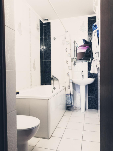 Bathroom 3, Hotel Om Shanti, Odes'ka