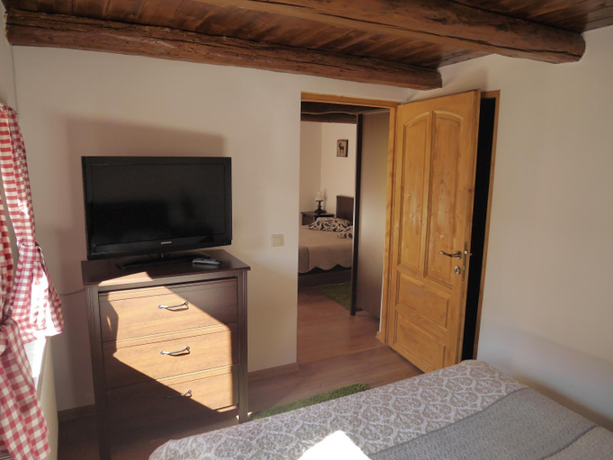 Others 5, Oma's Hutte, Garbova