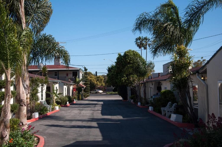 Others 5, Mission Bell Motel, Ventura