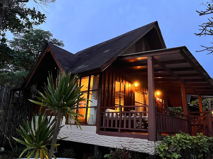 Exterior 1