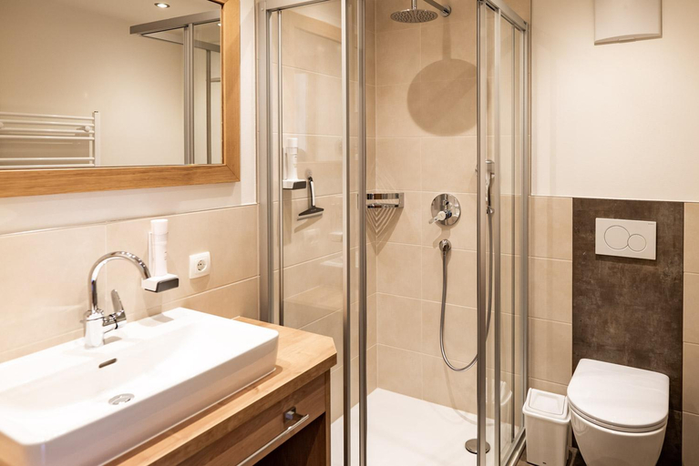 Bathroom 2, Hotel Tiroler Herz, Reutte