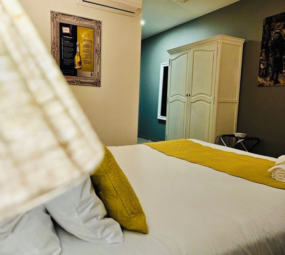 Bedroom 3, Hotel de Charme By Arts & Millésimes, Aube