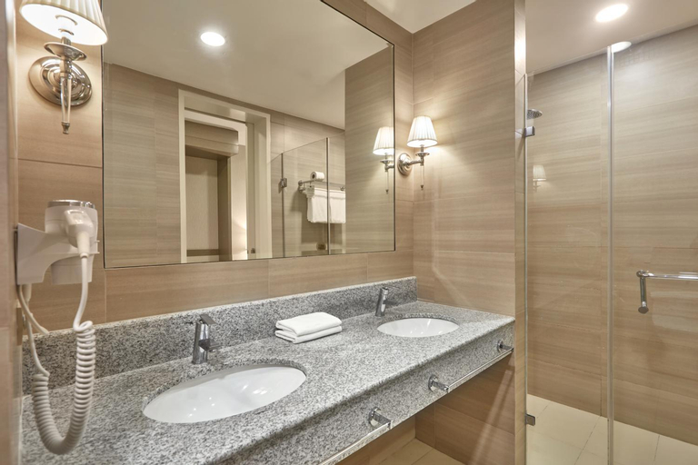 Bathroom 4