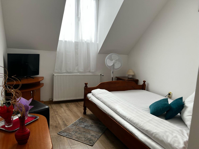 Others 5, Motel Gela, Miraslau