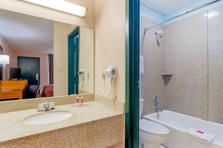 Bathroom 12