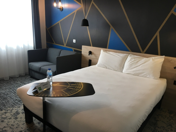 Bedroom 3, ibis Styles Valenciennes Petite Forêt, Nord