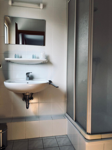 Bathroom 5, Hotel Mivano Lehrte, Region Hannover