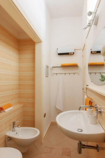Bathroom 2, L'ARENA B&B, Caserta