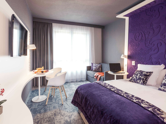 Bedroom 3, Mercure La Roche Sur Yon Centre Hotel, Vendée