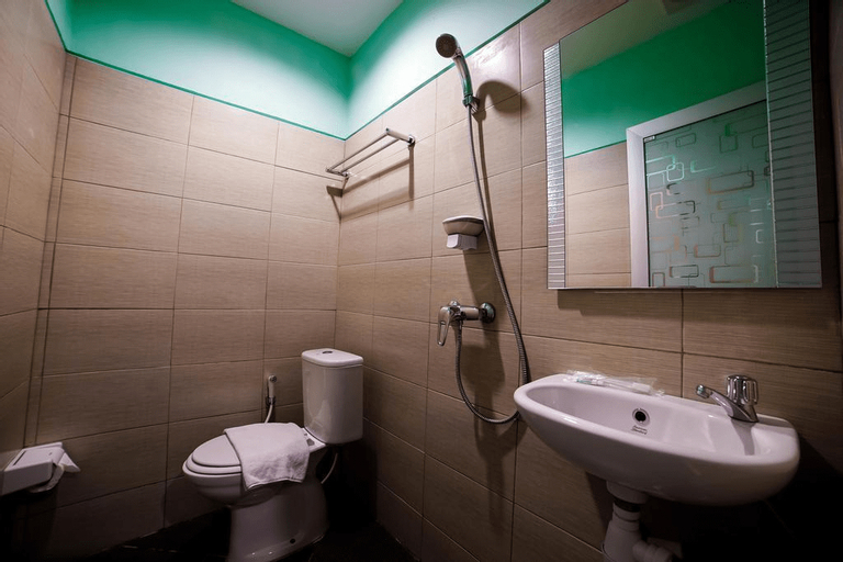 Bathroom 5, Greenland Hotel Batam, Batam