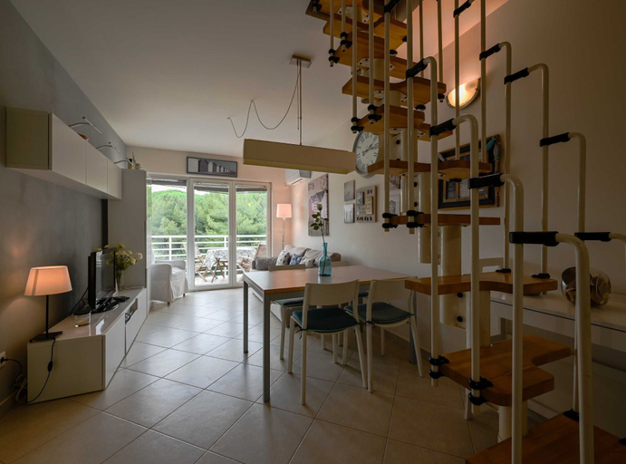 Food & Drinks, Scenic and Refined Retreat Apartment With Balcony, Rovinj