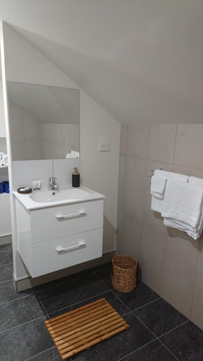 Bathroom 3, The Empire Hotel Deloraine, Meander Valley