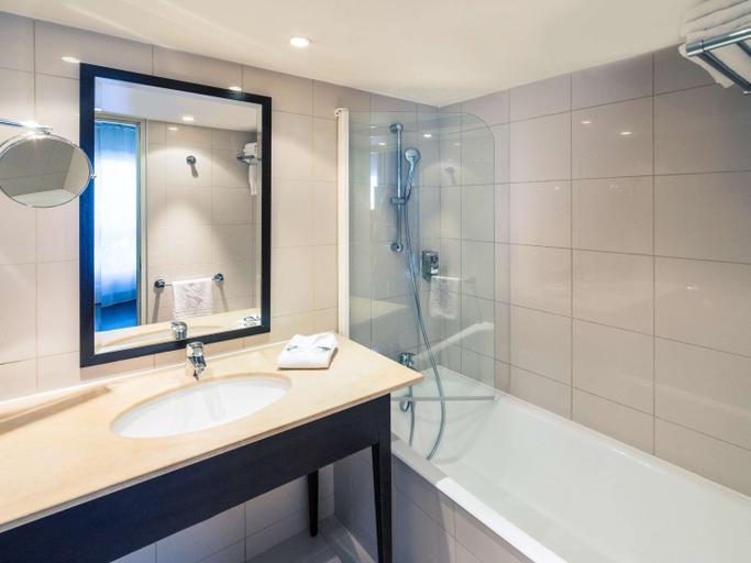 Bathroom 5, Mercure Montpellier Centre Antigone Hotel, Hérault