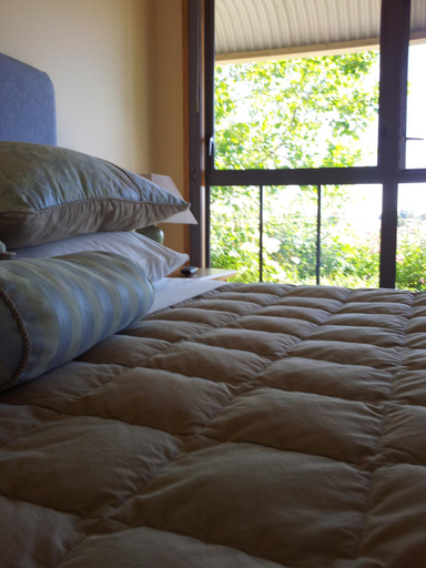 Bedroom, Hawkdun Rise Vineyard & Accommodation, Central Otago