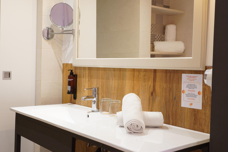 Bathroom 5, BPM Lloret Hotel, Girona