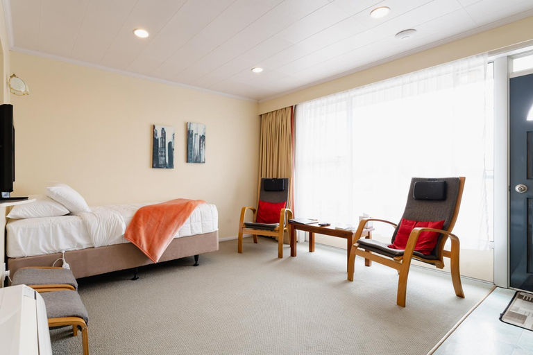 Bedroom 2, Highway Lodge Motel, Clutha