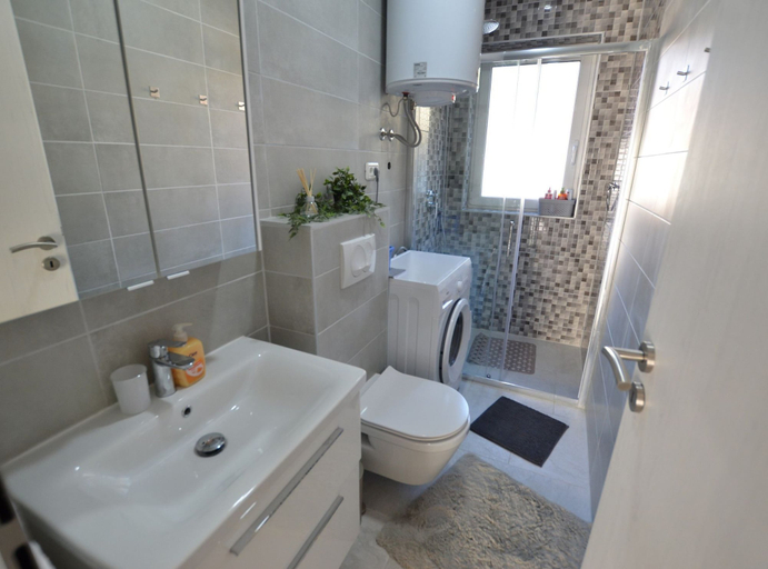 Bathroom, Warm and Welcoming Apartment With Balcony, Rovinj