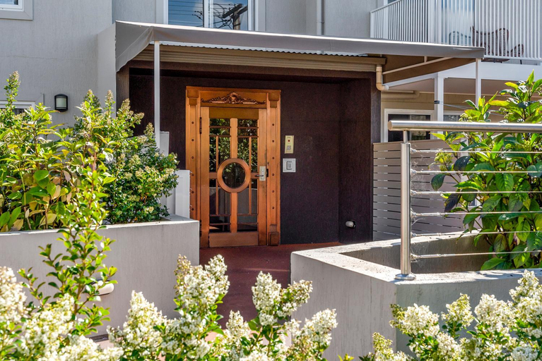 Modern, Central Apartment Footsteps to Salamanca, Hobart
