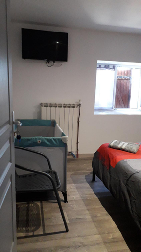 Bedroom 2, Les TREMIERES, Aveyron