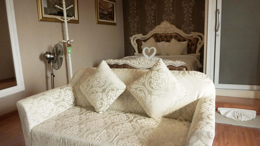 Bedroom 13