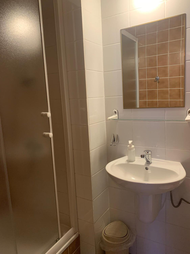 Bathroom 3, Hotelik, Świecie