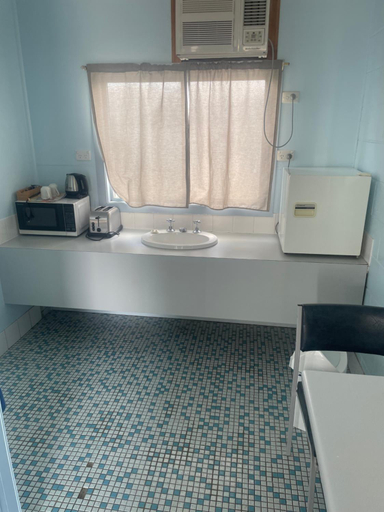 Bathroom, Springsure Hotel Motel, Bauhinia