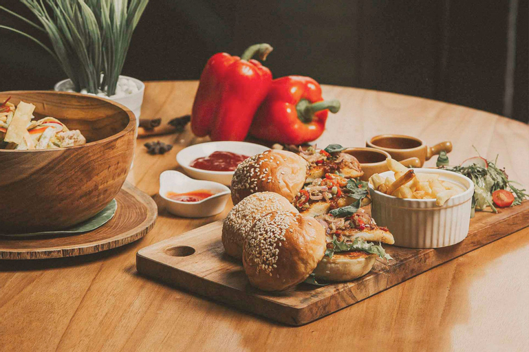Food & Drinks 9