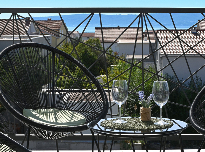 Others 5, Stylish Kaštela Apartment With Modern Amenities and Free Parking, Kaštela