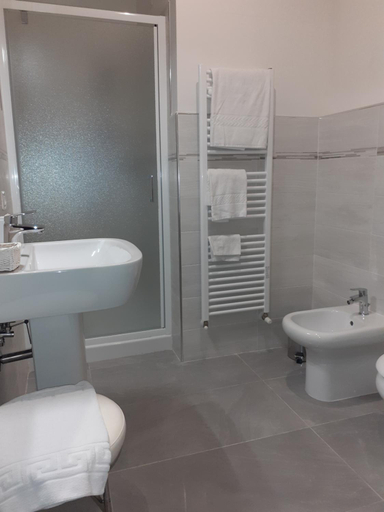 Bathroom 4, Royal Room & Breakfast, Modena