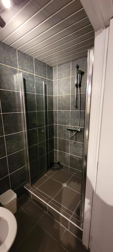 Bathroom 4