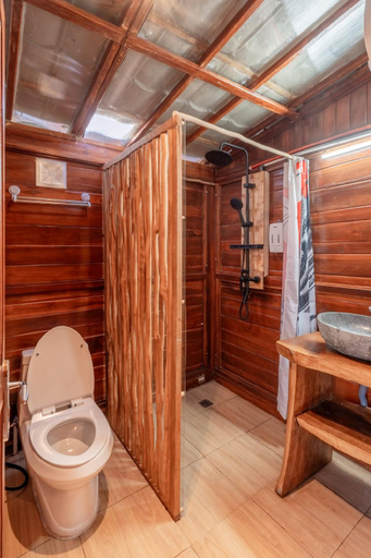 Bathroom 5, Kamani Cabin, Bangli